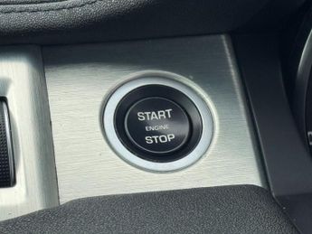 LAND ROVER RANGE ROVER EVOQUE 2.0 TD4 SE Tech SUV 5dr Diesel Auto 4WD Euro 6 (s/s) (180 ps)