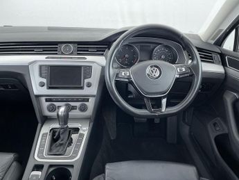 VOLKSWAGEN PASSAT 2.0 TDI BlueMotion Tech SE Business Saloon 4dr Diesel DSG Euro 6
