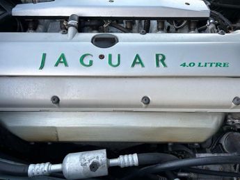 JAGUAR XJ 4.0 SPORT 4d AUTO 245 BHP-Superb Low Mileage Example-Finished In