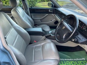 JAGUAR XJ 4.0 SPORT 4d AUTO 245 BHP-Superb Low Mileage Example-Finished In