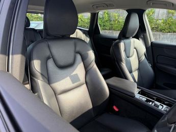 VOLVO XC60 2.0 D4 Momentum Pro SUV 5dr Diesel Auto AWD-2 OWNER CAR-HEATED B
