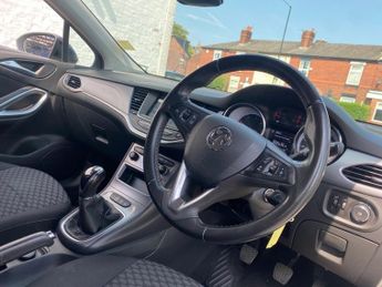 VAUXHALL ASTRA 1.5 Turbo D Business Edition Nav Hatchback 5dr Diesel Manual Eur