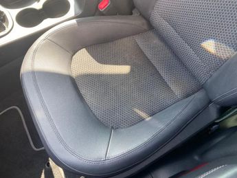 HYUNDAI IX35 1.7 CRDi Premium SUV 5dr Diesel Manual Euro 5 (s/s) (115 ps)