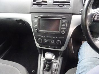 SKODA YETI 2.0 TDI SE SUV 5dr Diesel DSG 4WD Euro 5 (140 ps)