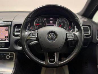 VOLKSWAGEN TOUAREG 3.0 TDI V6 BlueMotion Tech R-Line SUV 5dr Diesel Tiptronic 4WD E