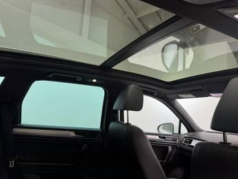 VOLKSWAGEN TOUAREG 3.0 TDI V6 BlueMotion Tech R-Line SUV 5dr Diesel Tiptronic 4WD E