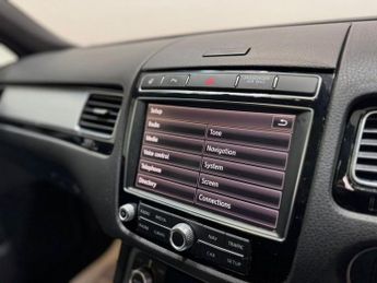 VOLKSWAGEN TOUAREG 3.0 TDI V6 BlueMotion Tech R-Line SUV 5dr Diesel Tiptronic 4WD E
