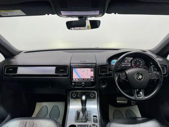 VOLKSWAGEN TOUAREG 3.0 TDI V6 BlueMotion Tech R-Line SUV 5dr Diesel Tiptronic 4WD E