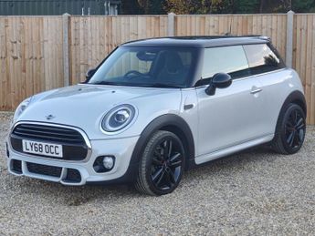 MINI Hatch 1.5 Cooper Sport Hatchback 3dr Petrol Manual Euro 6 (s/s) (136 p