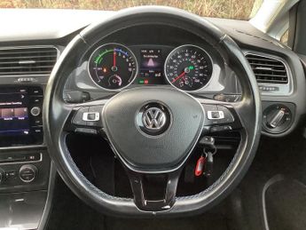 VOLKSWAGEN E-GOLF 35.8kWh e-Golf Hatchback 5dr Electric Auto (136 ps)