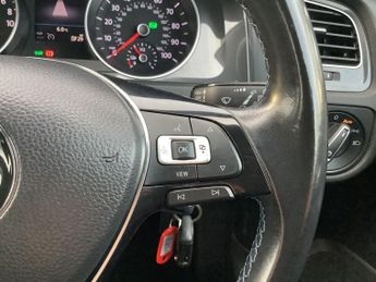 VOLKSWAGEN E-GOLF 35.8kWh e-Golf Hatchback 5dr Electric Auto (136 ps)