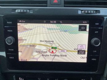 VOLKSWAGEN E-GOLF 35.8kWh e-Golf Hatchback 5dr Electric Auto (136 ps)