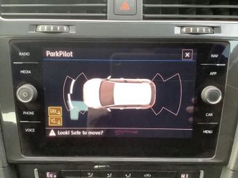 VOLKSWAGEN E-GOLF 35.8kWh e-Golf Hatchback 5dr Electric Auto (136 ps)
