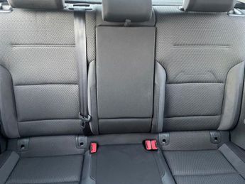 VOLKSWAGEN E-GOLF 35.8kWh e-Golf Hatchback 5dr Electric Auto (136 ps)