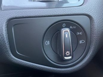 VOLKSWAGEN E-GOLF 35.8kWh e-Golf Hatchback 5dr Electric Auto (136 ps)