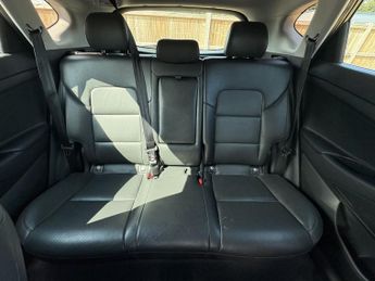 HYUNDAI TUCSON 2.0 CRDi Premium SUV 5dr Diesel Auto 4WD Euro 6 (185 ps)