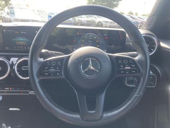MERCEDES-BENZ A-CLASS 1.3 A180 SE Hatchback 5dr Petrol 7G-DCT Euro 6 (s/s) (136 ps)