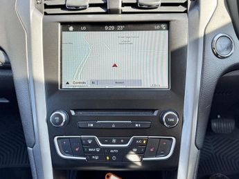 FORD MONDEO 2.0 TiVCT Vignale Saloon 4dr Petrol Hybrid CVT 6Spd Euro 6 (s/s)