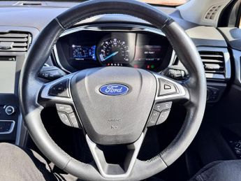 FORD MONDEO 2.0 TiVCT Vignale Saloon 4dr Petrol Hybrid CVT 6Spd Euro 6 (s/s)