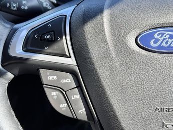 FORD MONDEO 2.0 TiVCT Vignale Saloon 4dr Petrol Hybrid CVT 6Spd Euro 6 (s/s)
