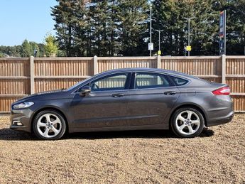 FORD MONDEO 2.0 TiVCT Vignale Saloon 4dr Petrol Hybrid CVT 6Spd Euro 6 (s/s)