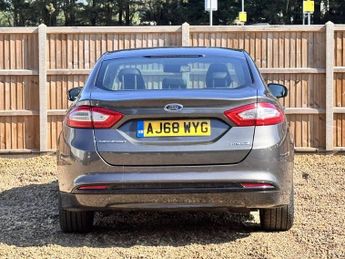 FORD MONDEO 2.0 TiVCT Vignale Saloon 4dr Petrol Hybrid CVT 6Spd Euro 6 (s/s)