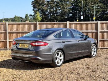 FORD MONDEO 2.0 TiVCT Vignale Saloon 4dr Petrol Hybrid CVT 6Spd Euro 6 (s/s)