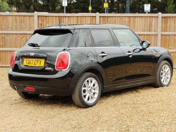 MINI HATCH 1.5 Cooper D Hatchback 5dr Diesel Auto Euro 6 (s/s) (116 ps)