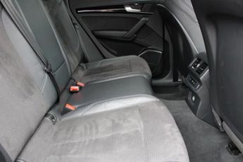 AUDI Q5 2.0 TDI 40 Black Edition SUV 5dr Diesel S Tronic quattro Euro 6 