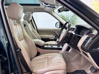 LAND ROVER RANGE ROVER 4.4 SD V8 Vogue SUV 5dr Diesel Auto 4WD Euro 6 (s/s) (339 ps)