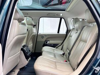 LAND ROVER RANGE ROVER 4.4 SD V8 Vogue SUV 5dr Diesel Auto 4WD Euro 6 (s/s) (339 ps)