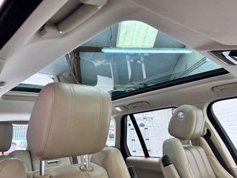 LAND ROVER RANGE ROVER 4.4 SD V8 Vogue SUV 5dr Diesel Auto 4WD Euro 6 (s/s) (339 ps)