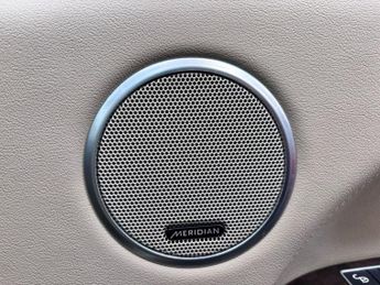 LAND ROVER RANGE ROVER 4.4 SD V8 Vogue SUV 5dr Diesel Auto 4WD Euro 6 (s/s) (339 ps)