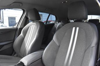 BMW 1 SERIES 1.5 118i Sport (LCP) Hatchback 5dr Petrol DCT Double-Spoke Style