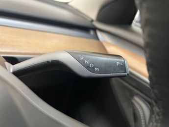 TESLA Model 3 Standard Range Plus Saloon 4dr Electric Auto RWD (241 bhp)