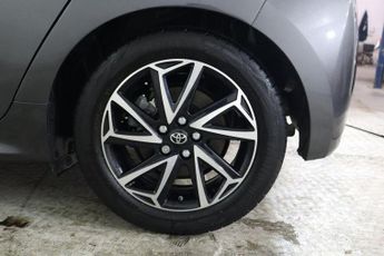 TOYOTA YARIS 1.5 VVT-h Design E-CVT Euro 6 (s/s) 5dr