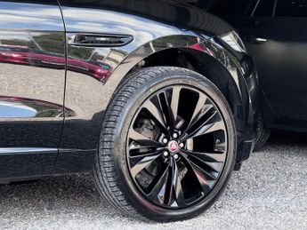 JAGUAR F-PACE 2.0 D180 Chequered Flag [Pan Roof] AWD 5dr