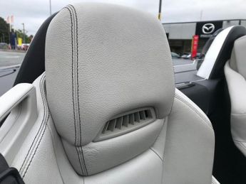 MERCEDES-BENZ SLK 1.8 SLK200 BlueEfficiency AMG Sport Convertible 2dr Petrol G-Tro