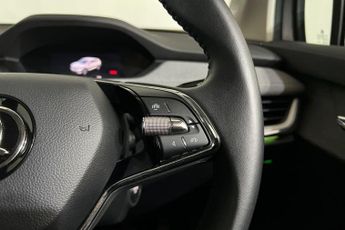 SKODA ENYAQ IV 62kWh 60 SUV 5dr Electric Auto (DC120kW) (179 ps) 1 Owner / Low 