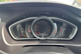 VOLVO V40 CROSS COUNTRY 1.5 T3 GPF Pro Hatchback 5dr Petrol Auto Euro 6 (s/s) (152 ps) L