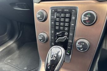 VOLVO V40 CROSS COUNTRY 1.5 T3 GPF Pro Hatchback 5dr Petrol Auto Euro 6 (s/s) (152 ps) L