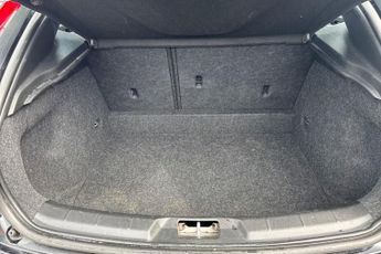 VOLVO V40 CROSS COUNTRY 1.5 T3 GPF Pro Hatchback 5dr Petrol Auto Euro 6 (s/s) (152 ps) L