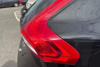 VOLVO V40 CROSS COUNTRY 1.5 T3 GPF Pro Hatchback 5dr Petrol Auto Euro 6 (s/s) (152 ps) L