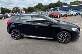 VOLVO V40 CROSS COUNTRY 1.5 T3 GPF Pro Hatchback 5dr Petrol Auto Euro 6 (s/s) (152 ps) L