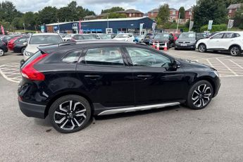 VOLVO V40 CROSS COUNTRY 1.5 T3 GPF Pro Hatchback 5dr Petrol Auto Euro 6 (s/s) (152 ps) L
