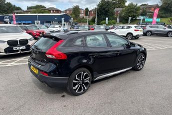 VOLVO V40 CROSS COUNTRY 1.5 T3 GPF Pro Hatchback 5dr Petrol Auto Euro 6 (s/s) (152 ps) L