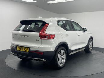 VOLVO XC40 2.0 D3 Momentum SUV 5dr Diesel Auto Euro 6 (s/s) (150 ps)