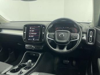 VOLVO XC40 2.0 D3 Momentum SUV 5dr Diesel Auto Euro 6 (s/s) (150 ps)