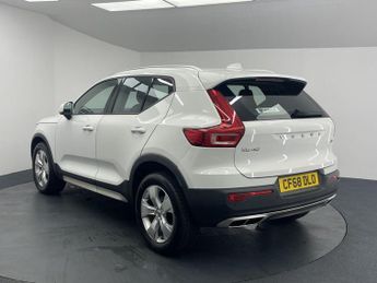 VOLVO XC40 2.0 D3 Momentum SUV 5dr Diesel Auto Euro 6 (s/s) (150 ps)