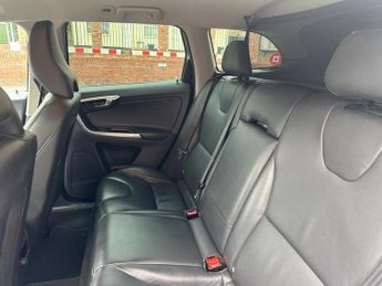 VOLVO XC60 2.4 D4 SE Nav SUV 5dr Diesel Auto AWD Euro 6 (s/s) (190 ps)
